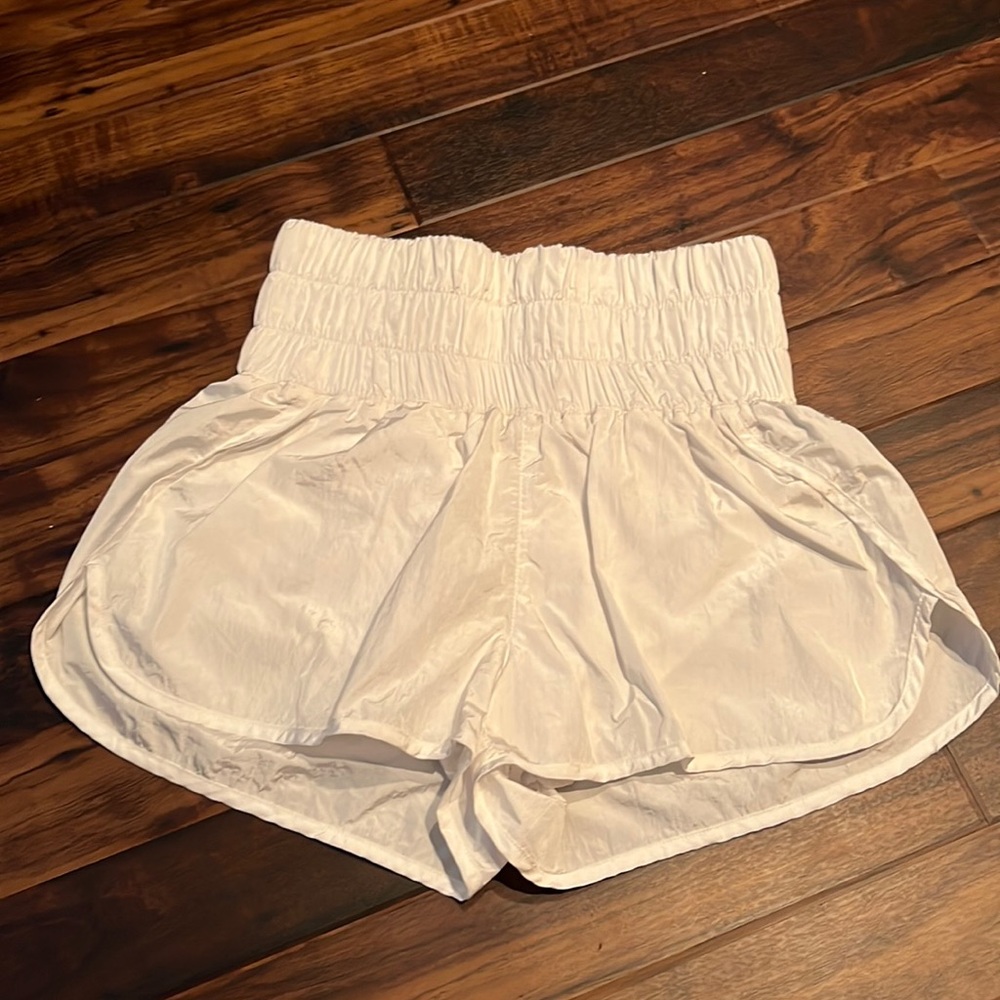 Free People The Way Home white high-waisted shorts size SM excellent condition!